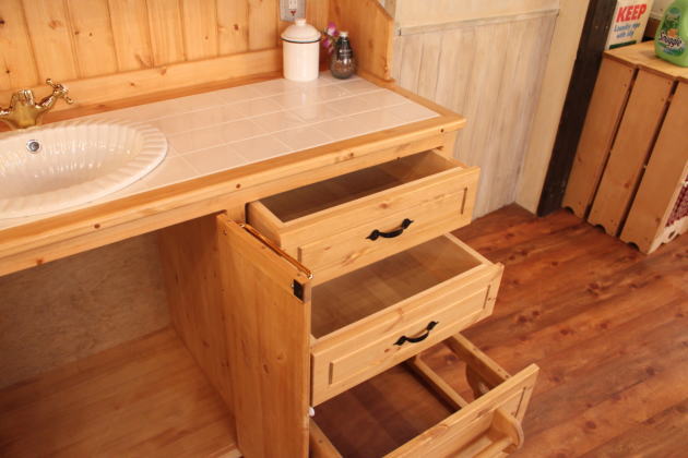洗面台 幅120 カントリー家具 オーダー家具 北欧 無垢 アンティーク 手作り 木製 パイン材 ナチュラル 混合水栓 おしゃれ ドレッサー 化粧台 鏡 ミラー 収納 引き出し 上置き オーダー リフ - 6