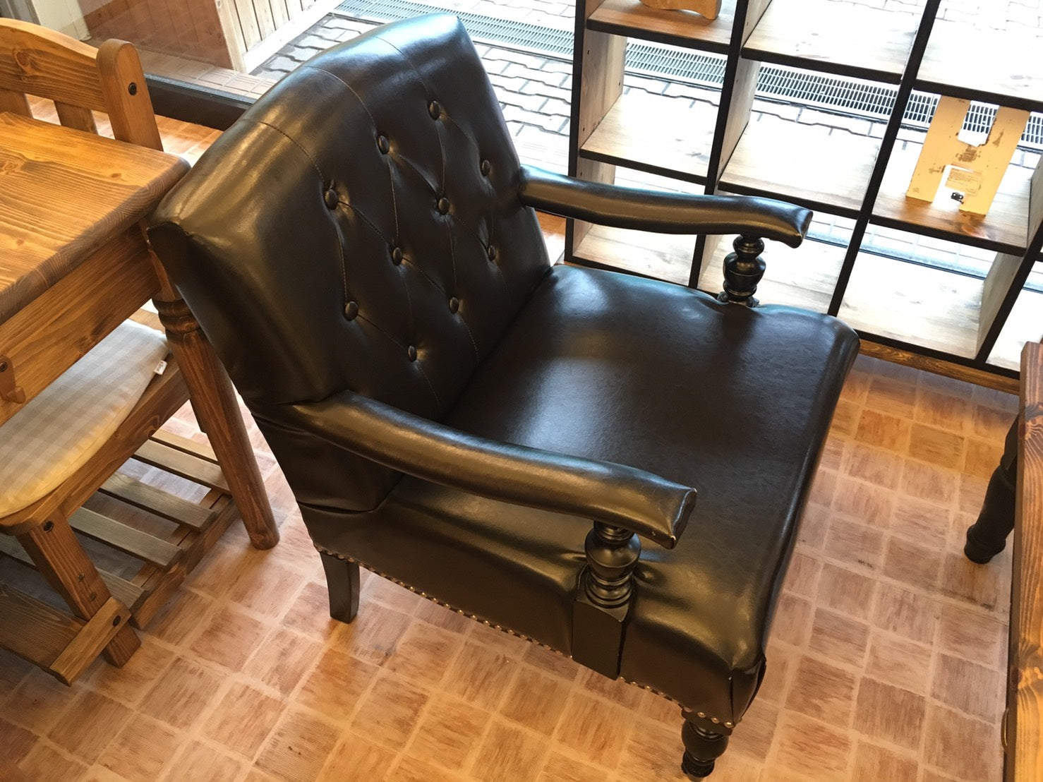 【現品限り】アウトレット 一人掛けソファ黒　椅子　ひじ掛け　　展示品 - 2
