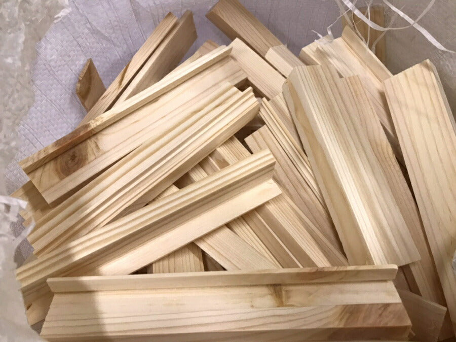 【 北欧パイン材 木端 】  木工 工作 木材　トールペイント 手作り DIY 日曜大工 材料 自然材料 無垢 アウトレット アウトドア キャンプ 薪 焚火 ソロキャンプ テントサウナ 端材 破材 ハ - 2