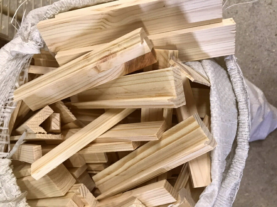 【 北欧パイン材 木端 】  木工 工作 木材　トールペイント 手作り DIY 日曜大工 材料 自然材料 無垢 アウトレット アウトドア キャンプ 薪 焚火 ソロキャンプ テントサウナ 端材 破材 ハ - 3