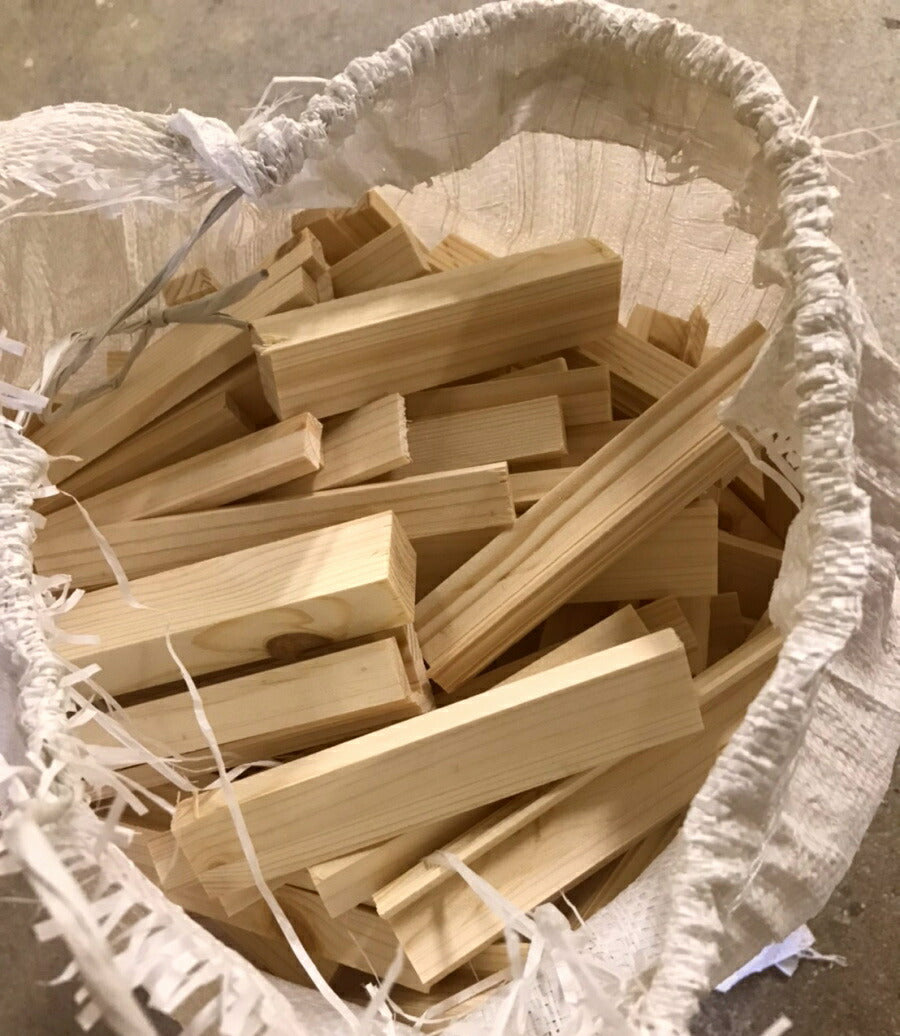 【 北欧パイン材 木端 】  木工 工作 木材　トールペイント 手作り DIY 日曜大工 材料 自然材料 無垢 アウトレット アウトドア キャンプ 薪 焚火 ソロキャンプ テントサウナ 端材 破材 ハ - 4