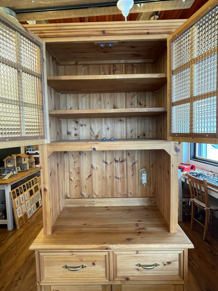 アウトレット ２ガラスドア クラシック カップボード W800  北欧 無垢 木製 収納 キッチン 食器棚 キッチン収納 収納棚 レンジ台 コンセント ホワイト おしゃれ 家具 インテリア カントリー - 3
