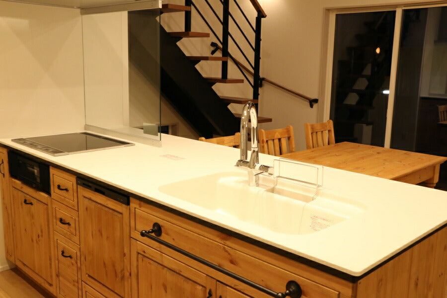 カントリー キッチン W2574 対面型 オーダー家具 サイズ変更可能 北欧 無垢 木製 パイン材 収納 人造大理石 天板 ステンレス セラミックトップ クォーツストーン オリジナルキッチン おしゃれ - 14